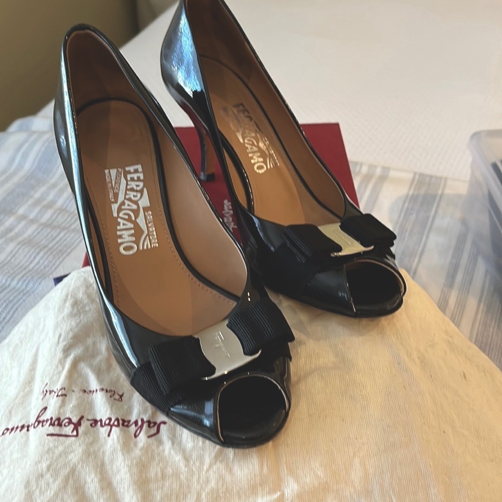 Salvatore Ferragamo open toe Vara Pump